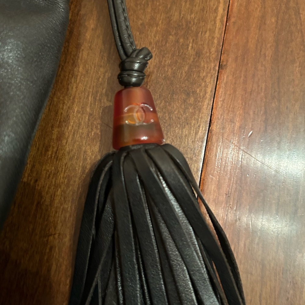CHANEL Black Leather Shoulder Bag with Tassel - Picture 5 of 13
